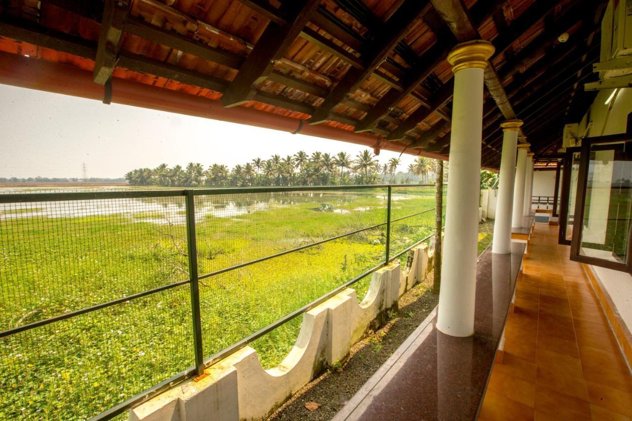 Palmy Lake Resort Alappuzha Exterior photo